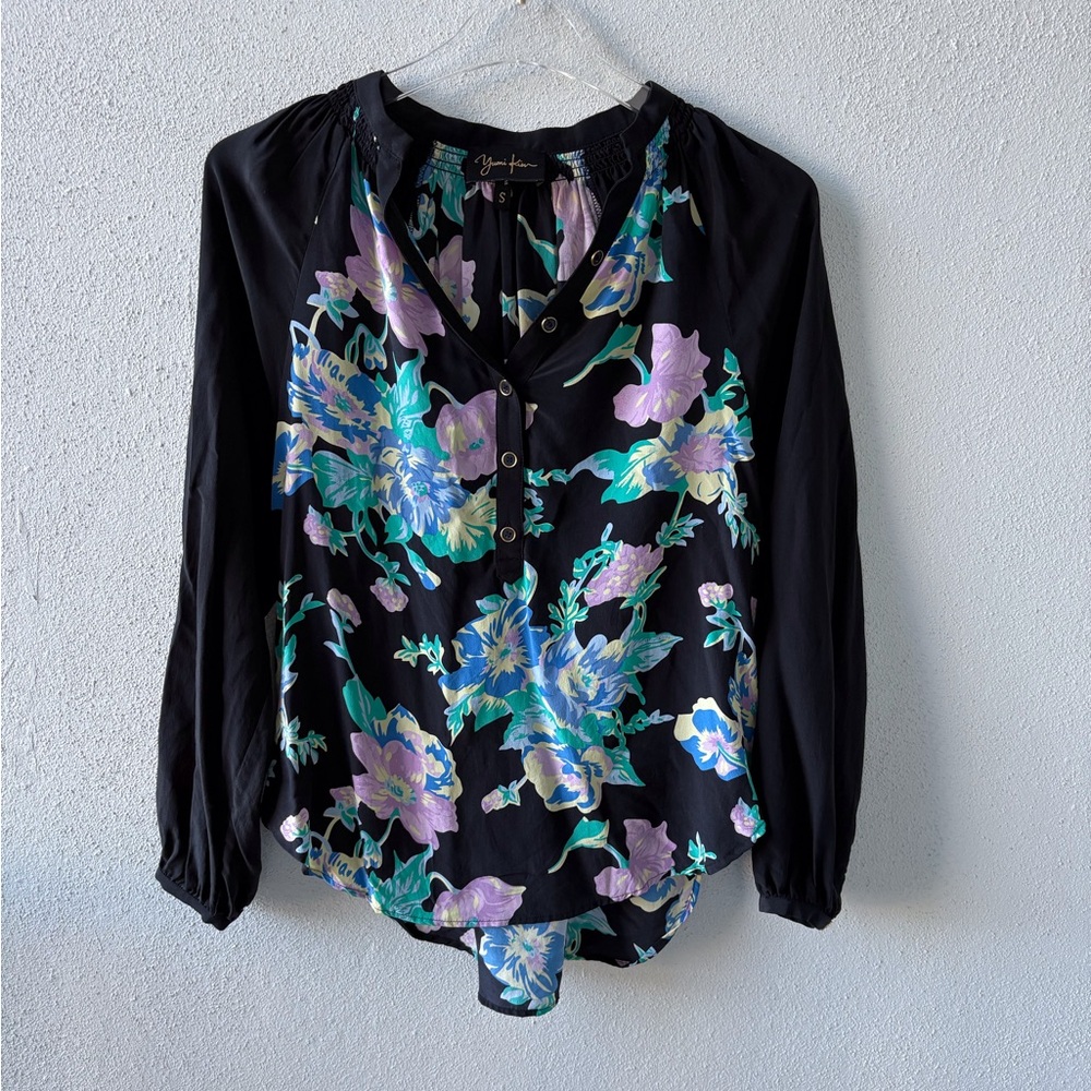 Yumi Kim Silk Black Floral Size S Buttons V-Neck Office Smocking Feminine